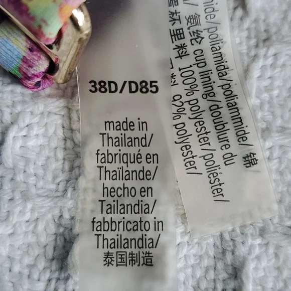 Victoria's Secret bikini swim top size 38D - Picture 4 of 4